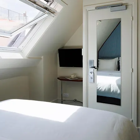 De Charonne 3*