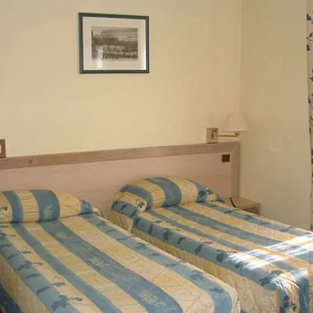 De Charonne Hotel 3*